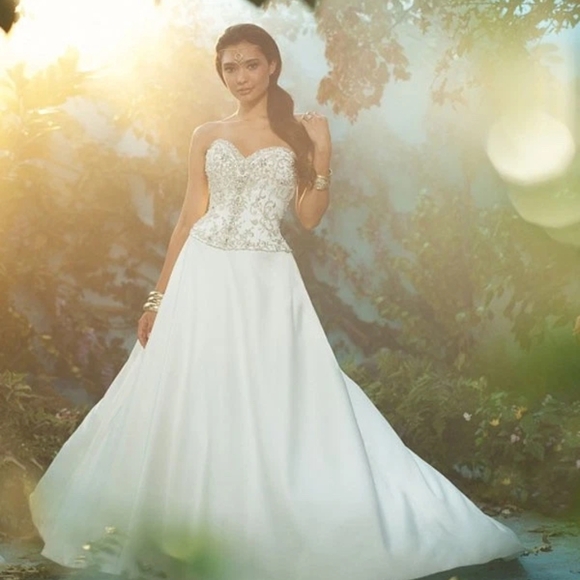 Alfred Angelo Dresses & Skirts - Alfred Angelo Disney Jasmine dress Size 6 NWT